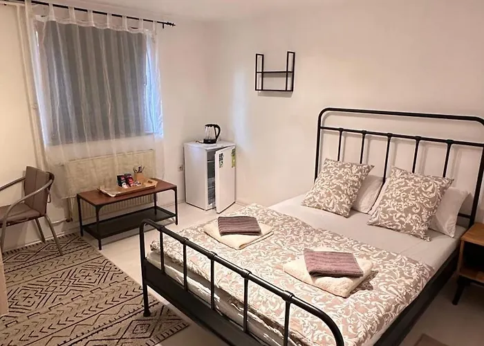 Under Velika Planina منزل للإقامة Stahovica